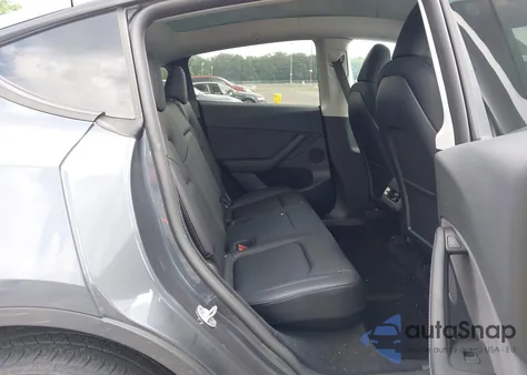 2023 Tesla Model Y z USA, uszkodzony, nr VIN 7SAYGDEE9PF829917